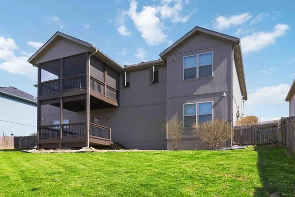 $429,900 | 11104 North Belleview Avenue, Kansas City, MO 64155