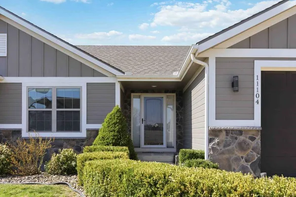 $429,900 | 11104 North Belleview Avenue, Kansas City, MO 64155