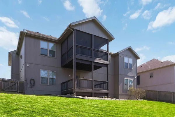$429,900 | 11104 North Belleview Avenue, Kansas City, MO 64155