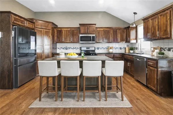 $429,900 | 11104 North Belleview Avenue, Kansas City, MO 64155