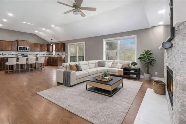 $429,900 | 11104 North Belleview Avenue, Kansas City, MO 64155