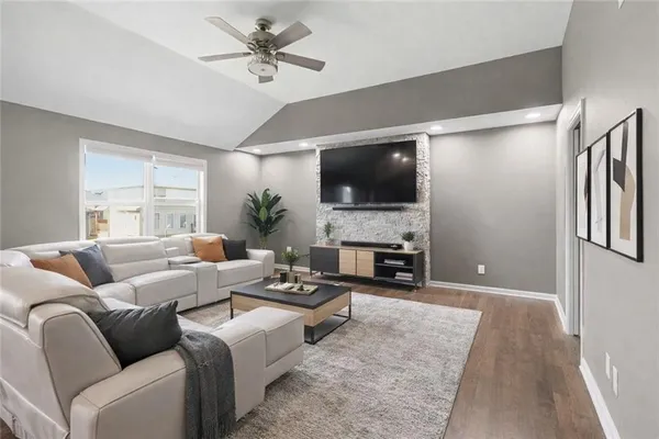 $429,900 | 11104 North Belleview Avenue, Kansas City, MO 64155