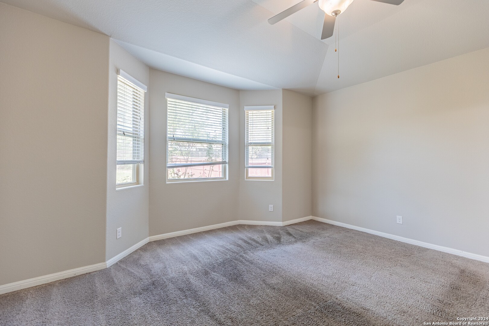 8527 Rolling Tree Converse, TX 78109 - Photo 17 of 40 an empty room with a window