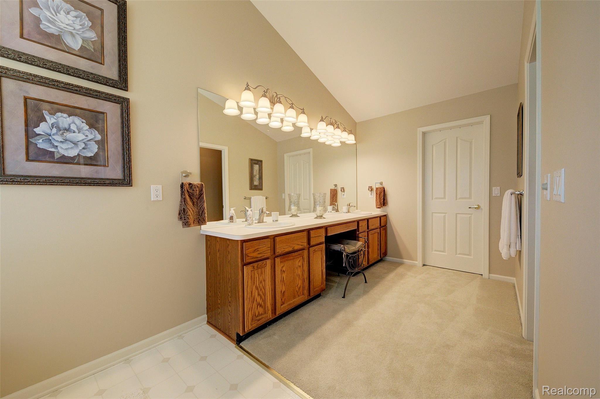 46703 Inverness Road Canton, MI 48188 - Photo 38 of 75 39 Master Bathroom.jpg