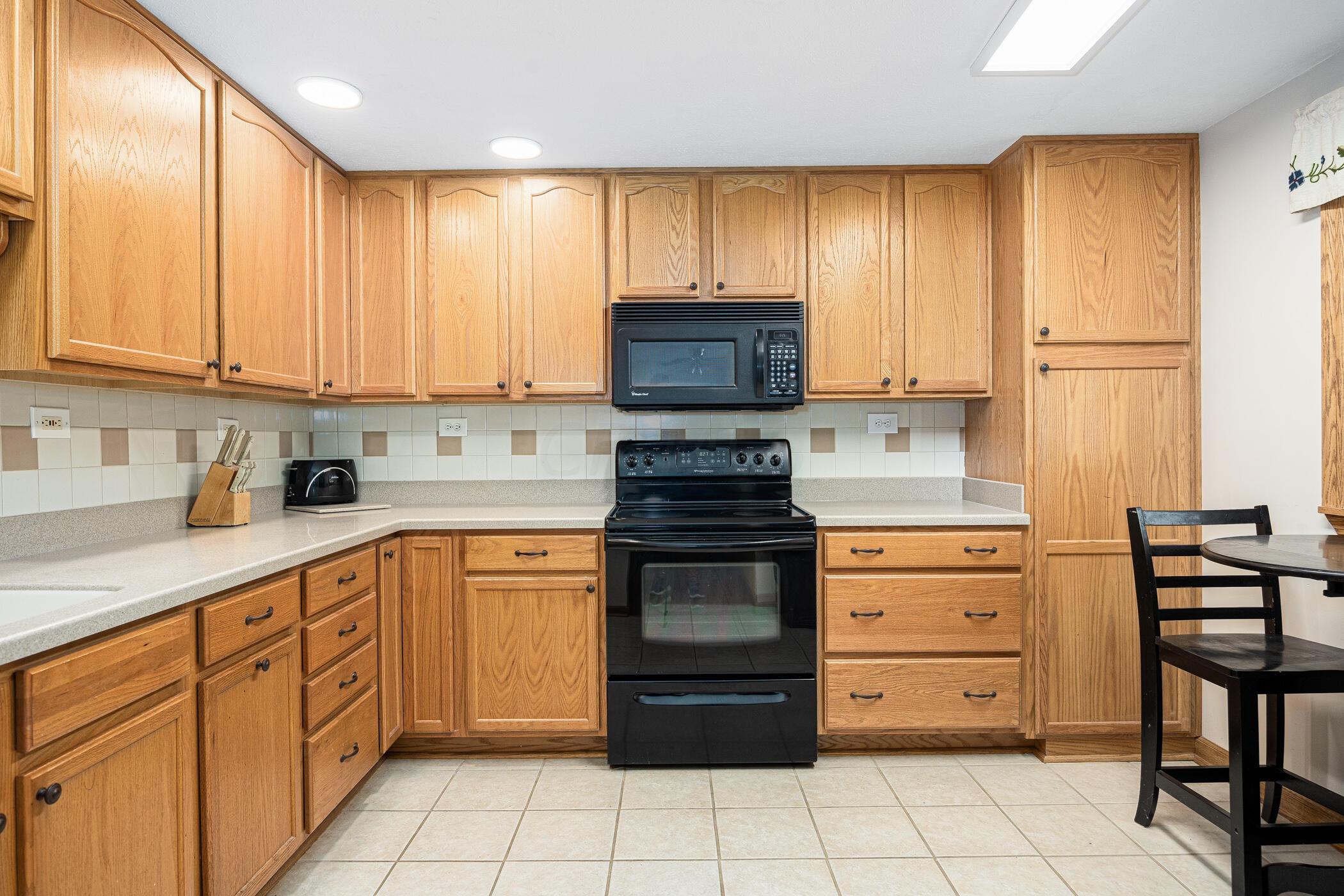 3872 Lynward Road Columbus, OH 43228 - Photo 15 of 47 Kitchen