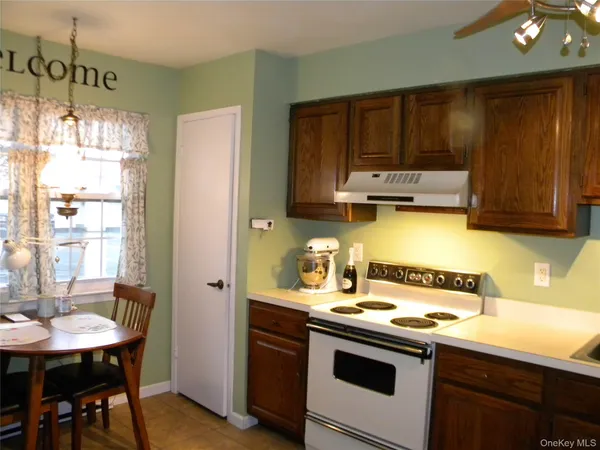 $499,000 | 4 Revere Drive, Sayville, NY 11782