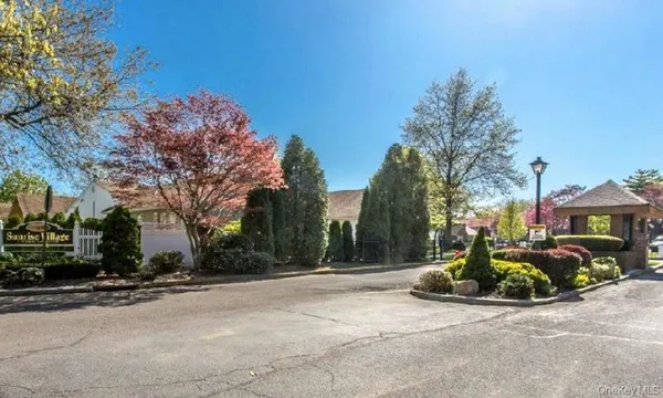 $499,000 | 4 Revere Drive, Sayville, NY 11782