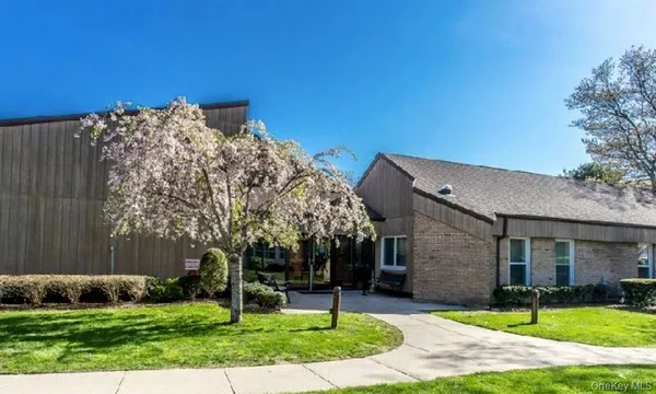 $499,000 | 4 Revere Drive, Sayville, NY 11782