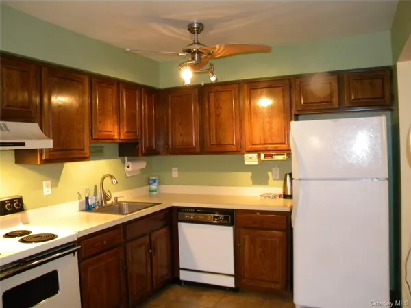 $499,000 | 4 Revere Drive, Sayville, NY 11782