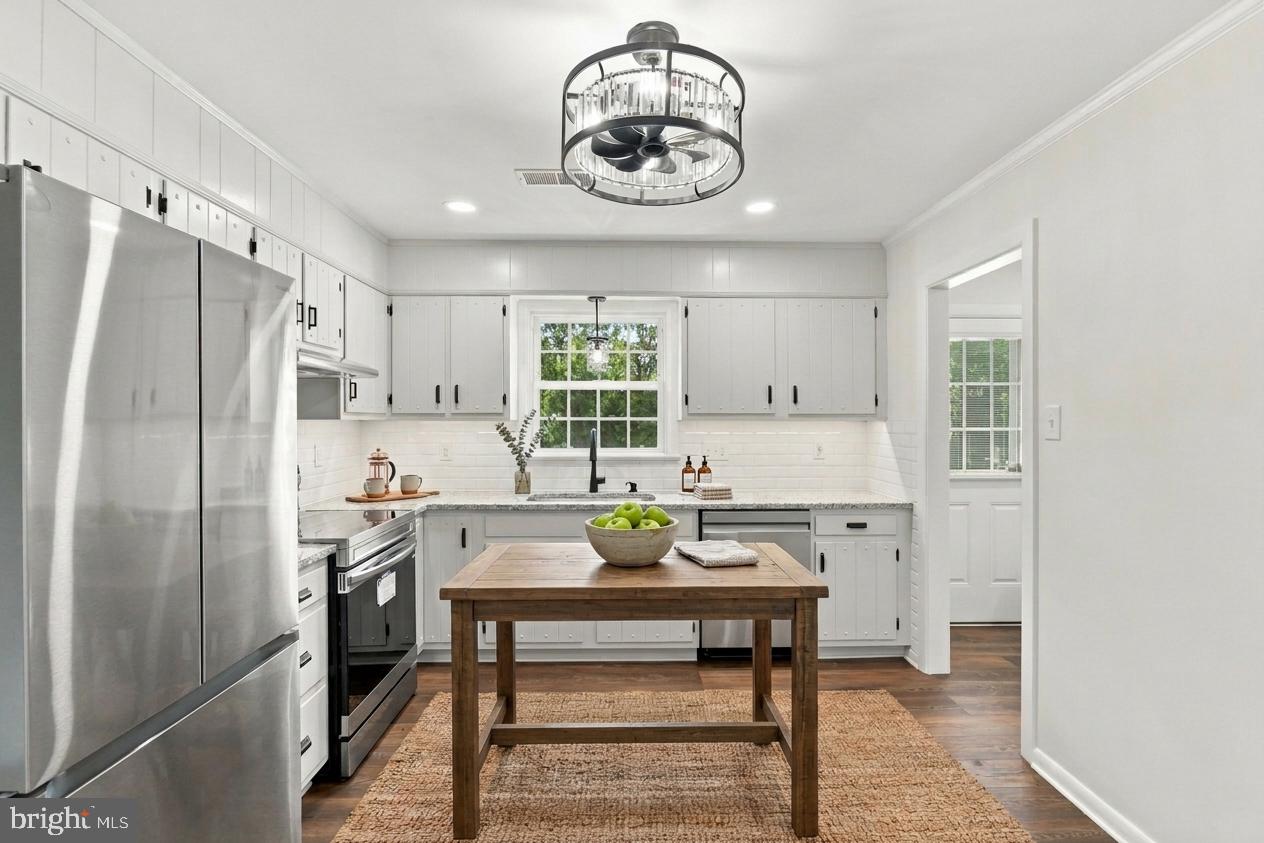 17713 Garden View Road Hagerstown, MD 21740 - Photo 15 of 53 Photo is virtually staged/representative only.