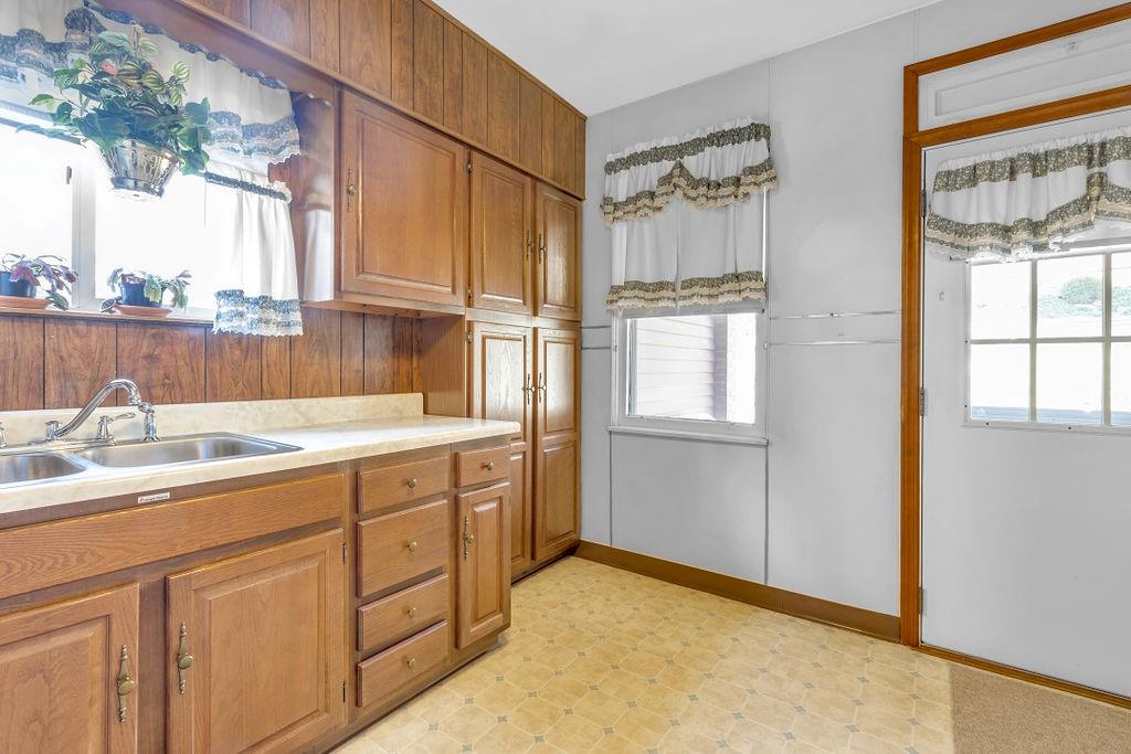 420 Elm Road Ambridge, PA 15003 - Photo 4 of 39 Gallery Image 4