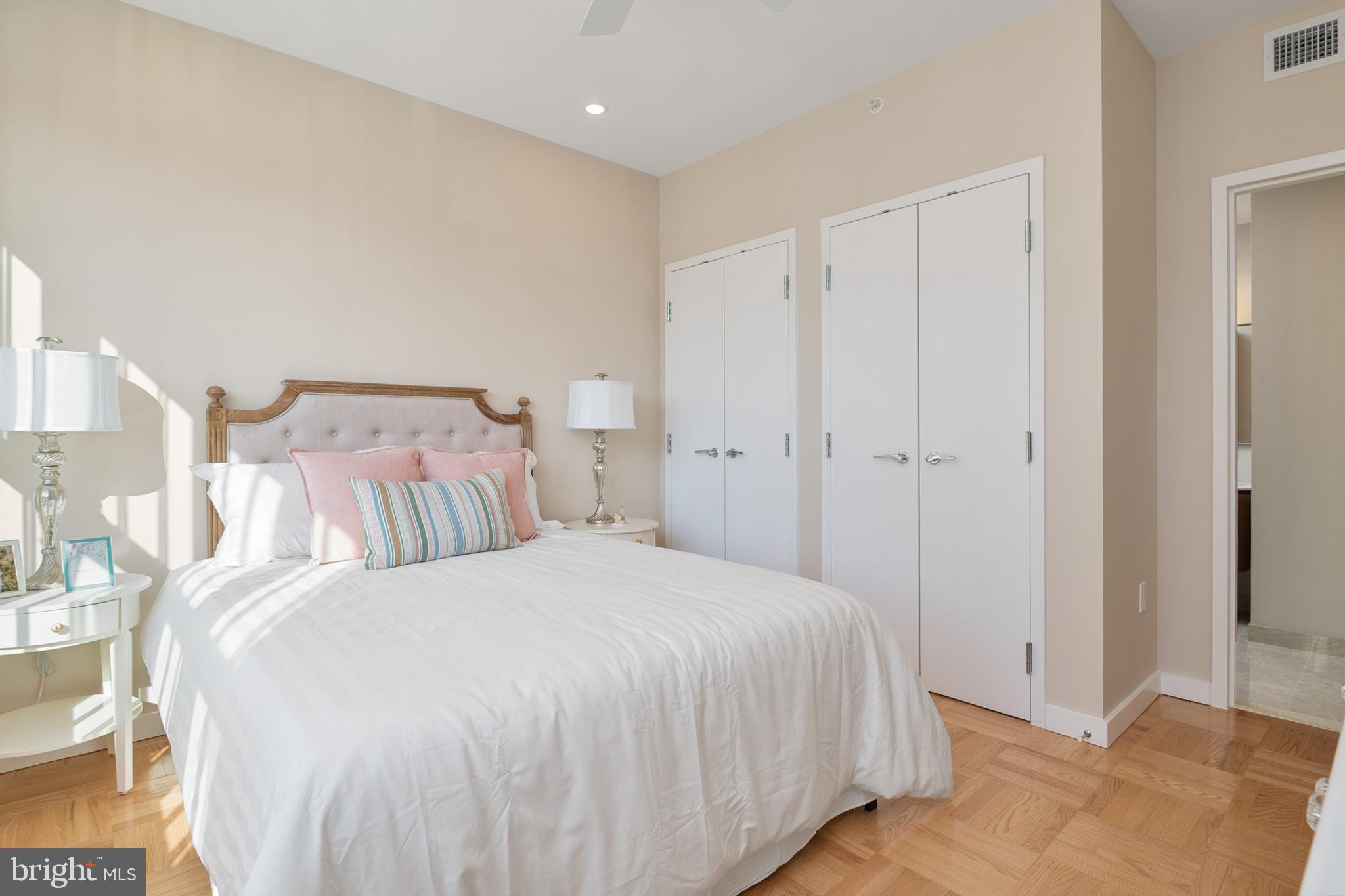 10339 Old Georgetown Road, Unit 516 Bethesda, MD 20814 - Photo 19 of 44 a bedroom with a bed and a shower