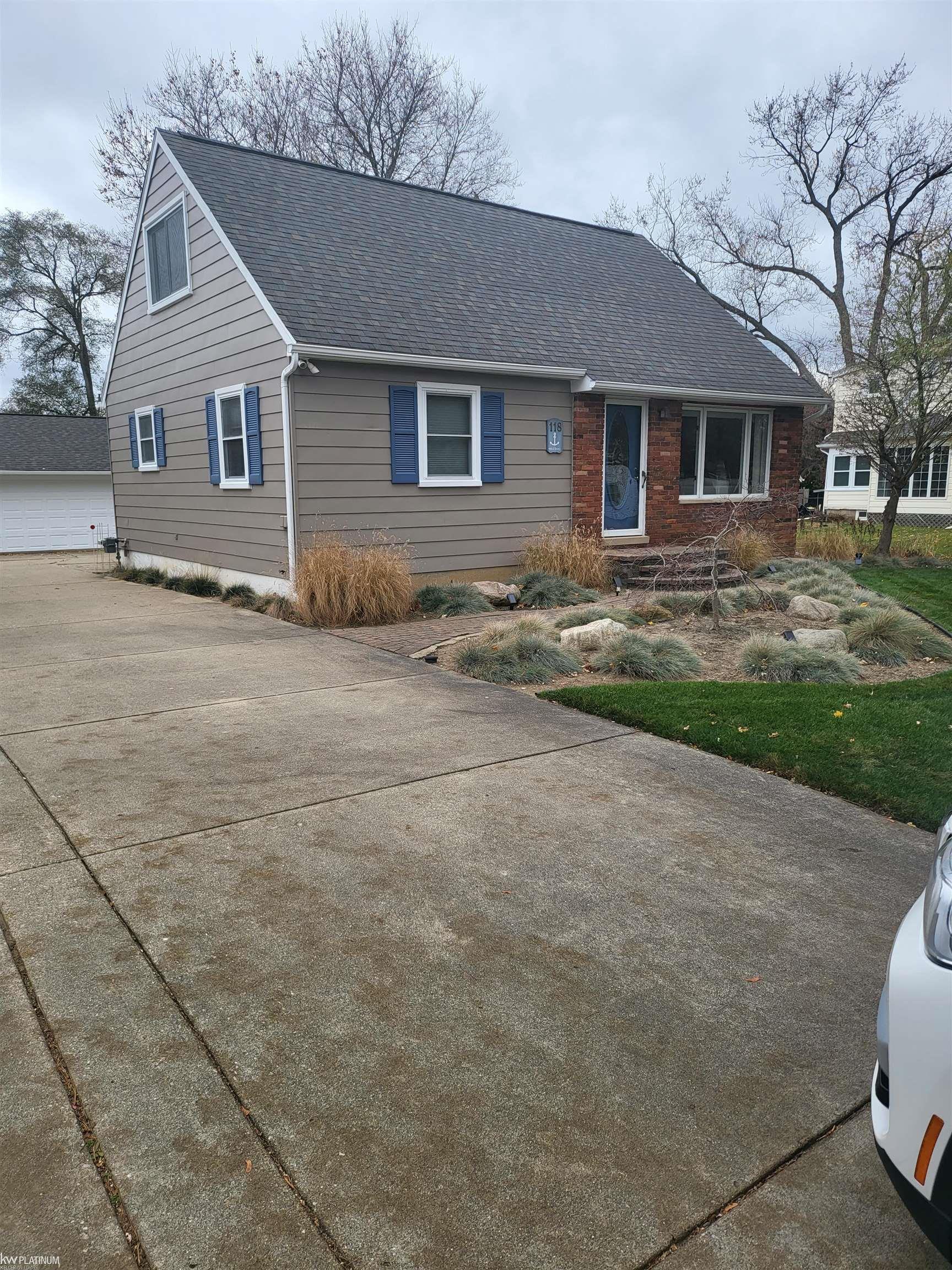 118 Exmoor Road Waterford, MI 48328 - Photo 3 of 12 50095798-2.JPG
