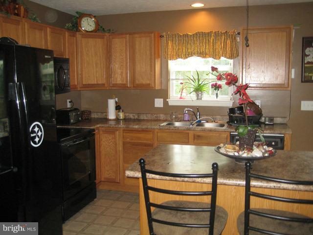 19014 Kerr Road Frostburg, MD 21532 - Photo 21 of 30 Kitchen with breakfast bar