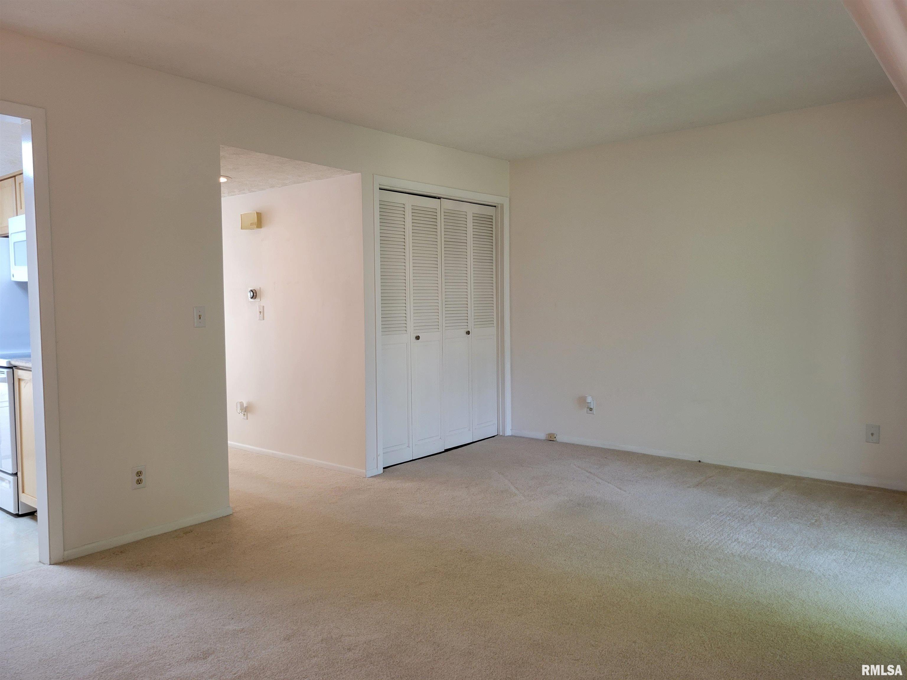 35 Country Place, Unit 35 Springfield, IL 62703 - Photo 11 of 26