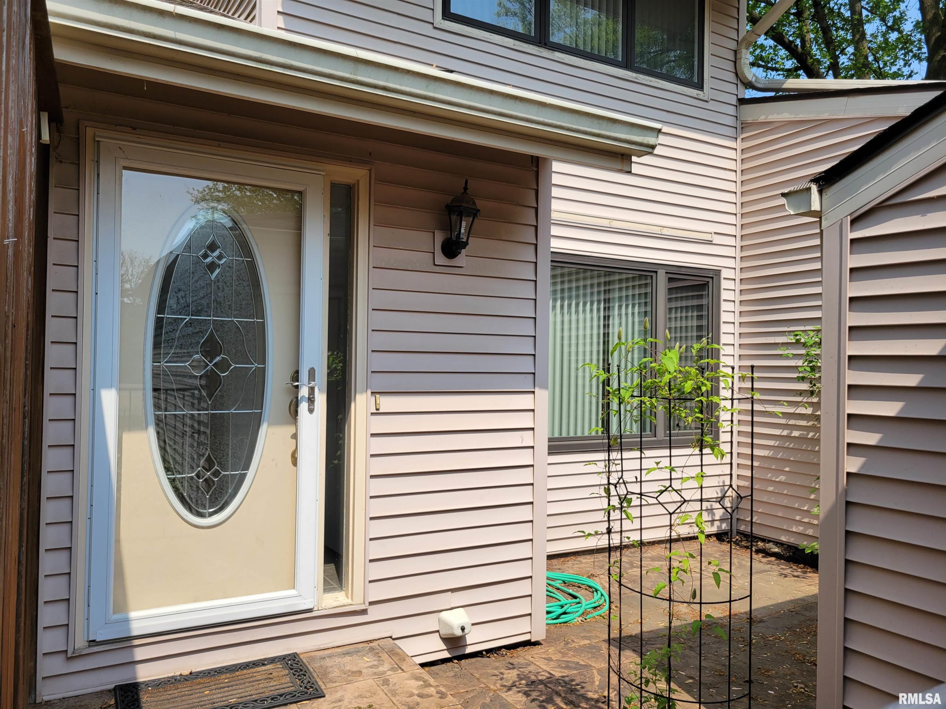 35 Country Place, Unit 35 Springfield, IL 62703 - Photo 2 of 26