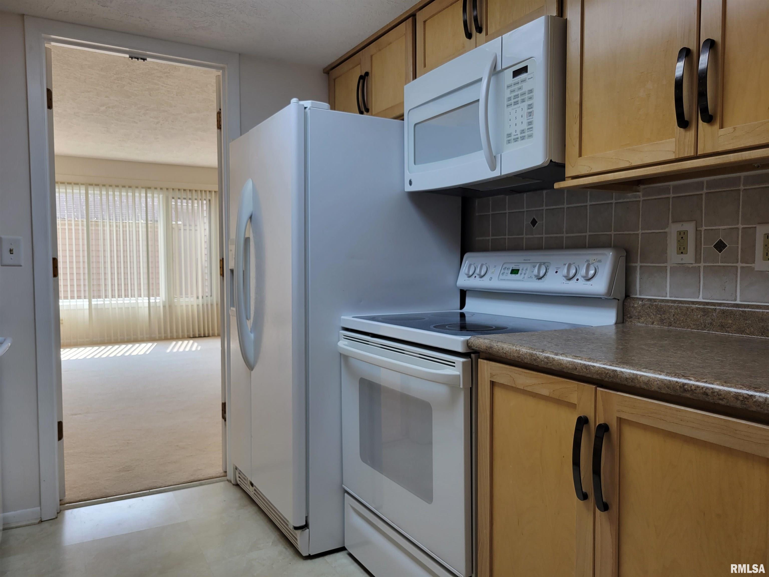 35 Country Place, Unit 35 Springfield, IL 62703 - Photo 8 of 26