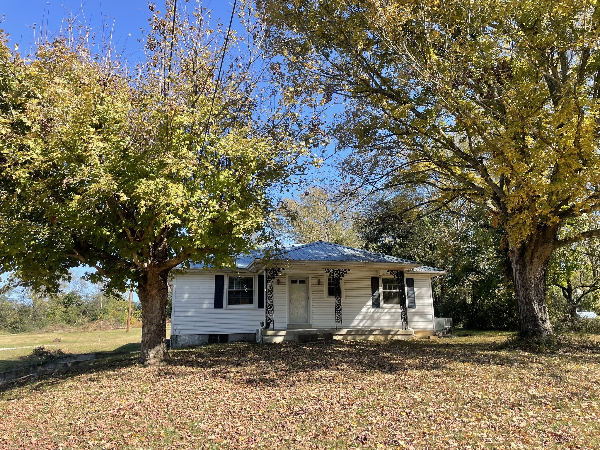 1666 Rock Products Road Columbia, TN 38401 - Photo 2 of 22 a view of a house with a yard