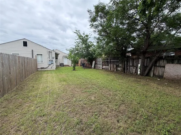 $1,200 | 2125 Grayson Avenue, Fort Worth, TX 76106
