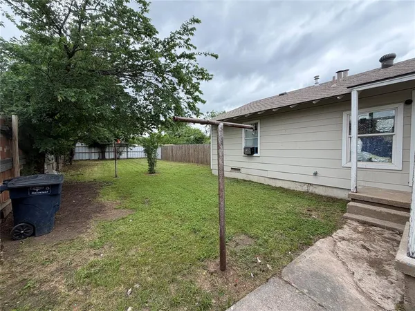 $1,200 | 2125 Grayson Avenue, Fort Worth, TX 76106