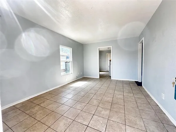 $1,200 | 2125 Grayson Avenue, Fort Worth, TX 76106