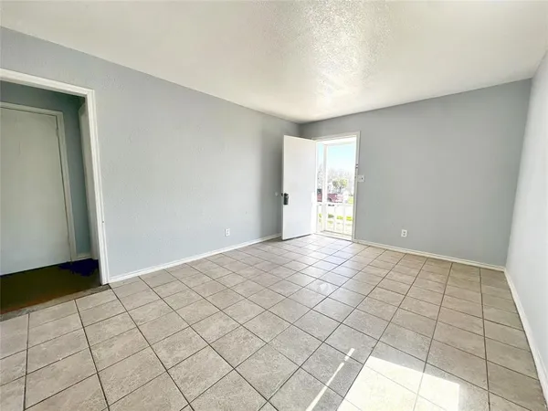 $1,200 | 2125 Grayson Avenue, Fort Worth, TX 76106