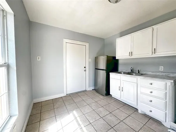 $1,200 | 2125 Grayson Avenue, Fort Worth, TX 76106