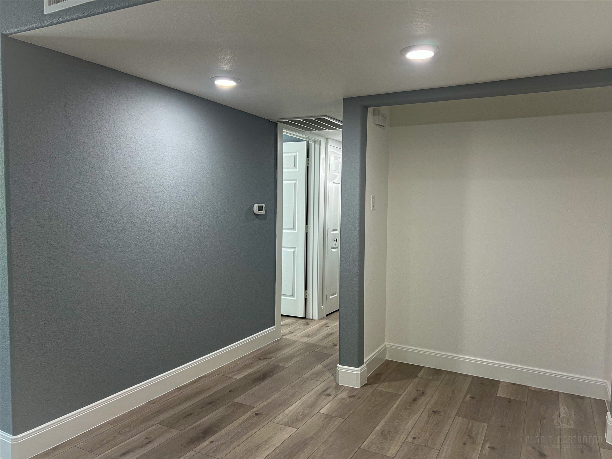 2516 Commonwealth Street, Unit 102 Houston, TX 77006 - Photo 11 of 28 an empty room with wooden floor and windows