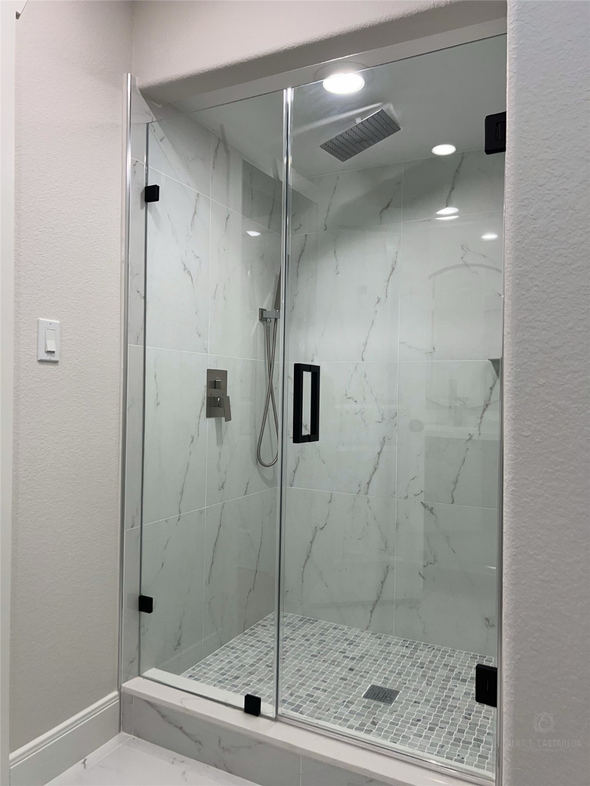 2516 Commonwealth Street, Unit 102 Houston, TX 77006 - Photo 18 of 28 a bathroom with a shower