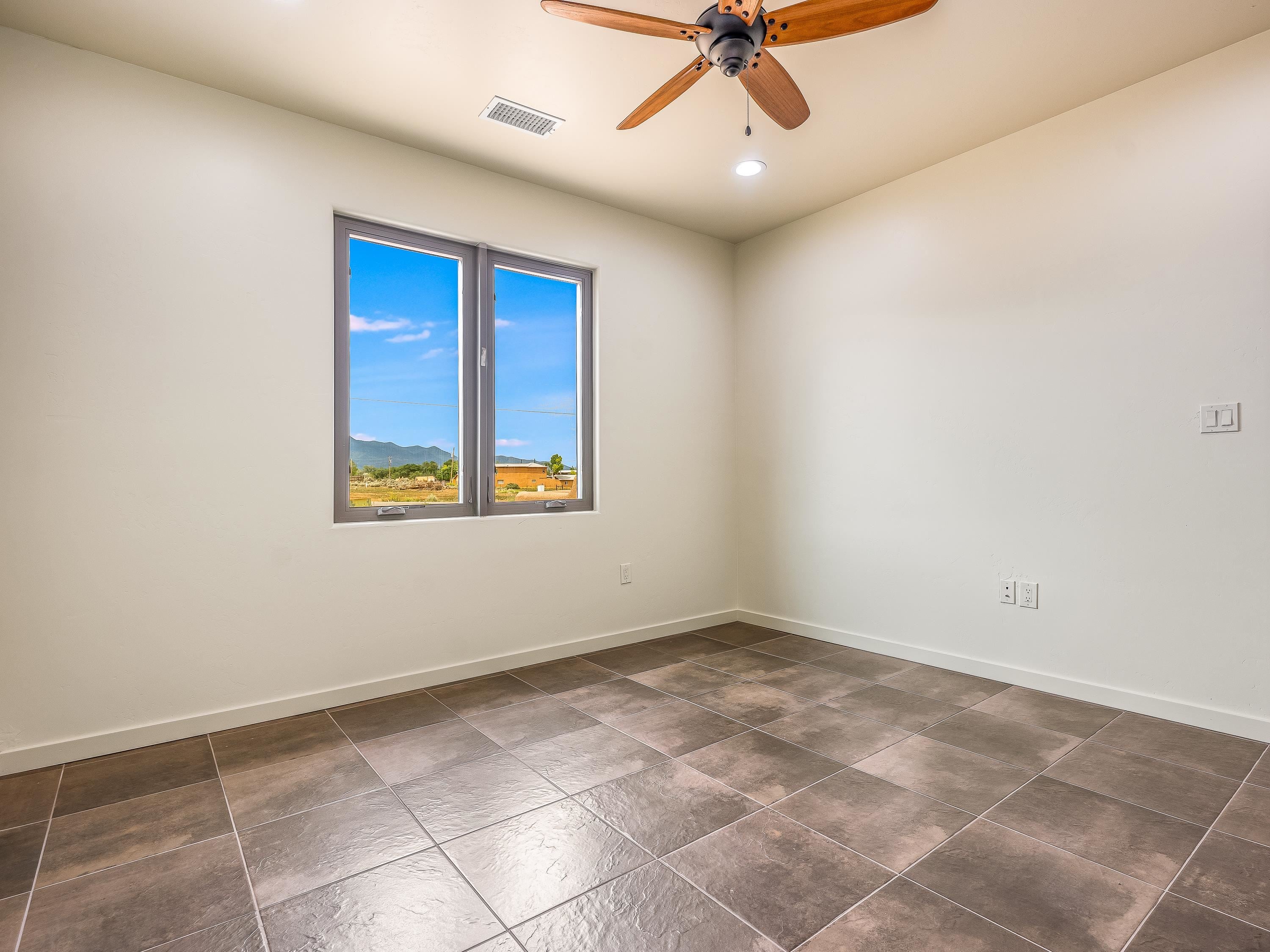 421 Este Es Road Taos, NM 87571 - Photo 26 of 30 Gallery Image 26