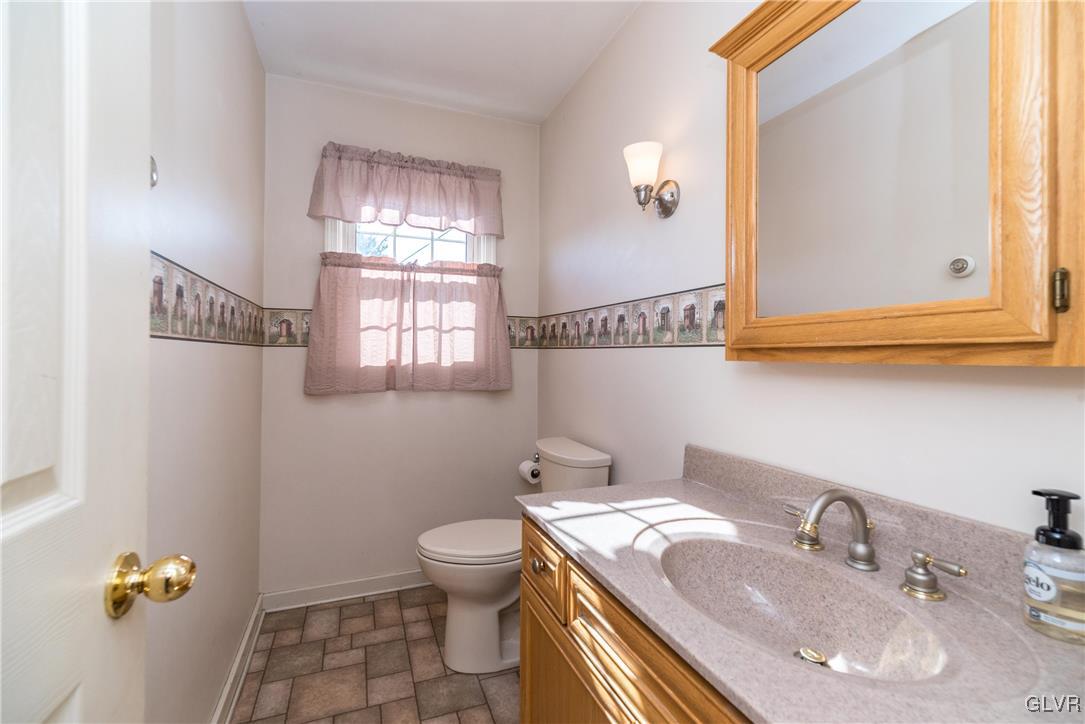 134 El Reno Avenue Nazareth, PA 18064 - Photo 16 of 33 Powder Room