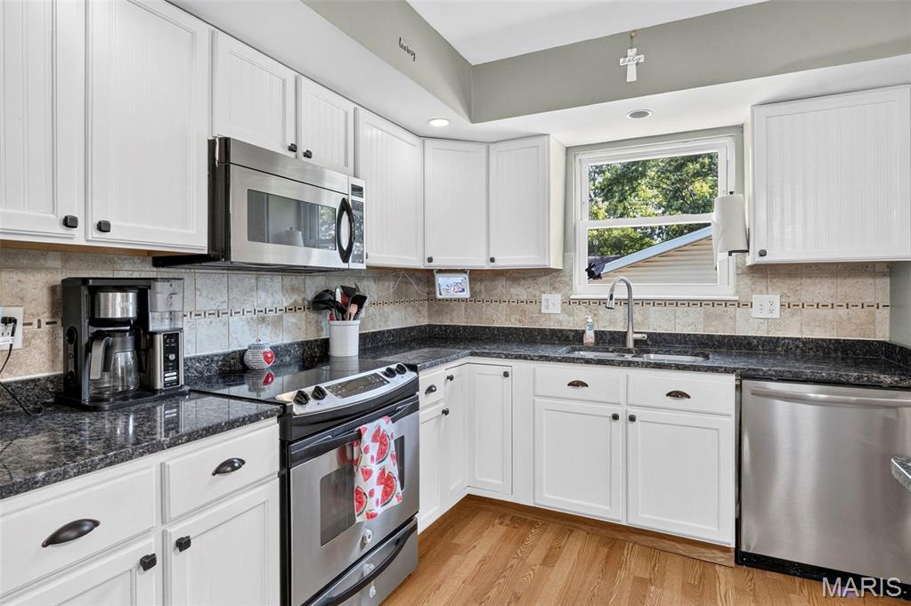 18 Roland Lane St. Peters, MO 63376 - Photo 7 of 38