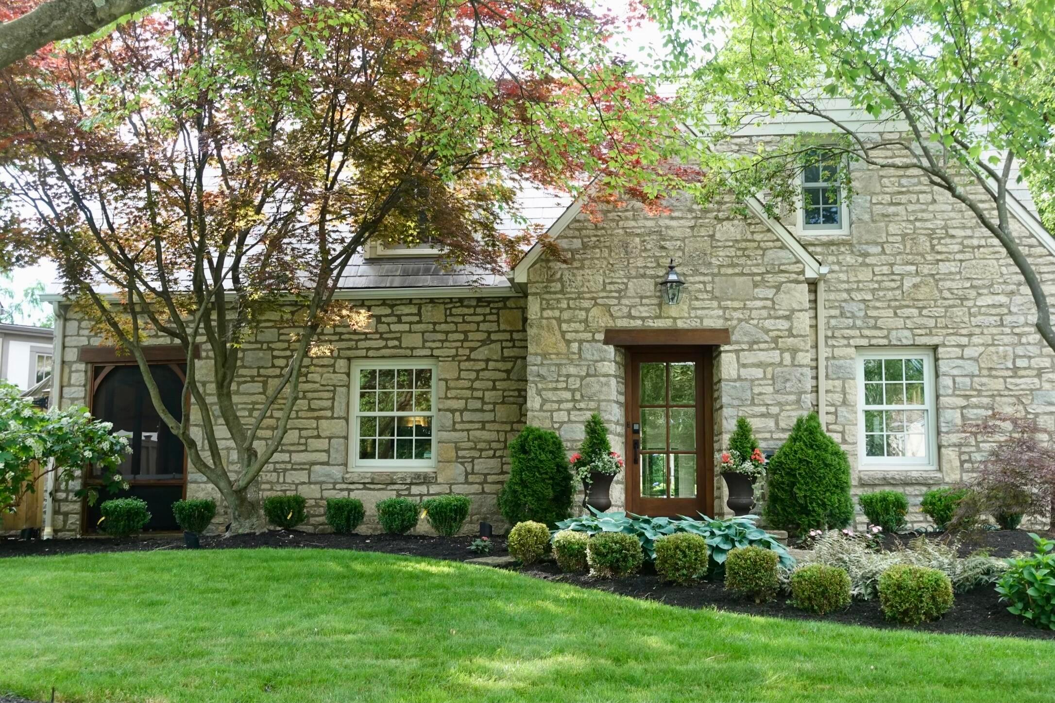 2283 Oxford Road Columbus, OH 43221 - Photo 2 of 27 DSC00481