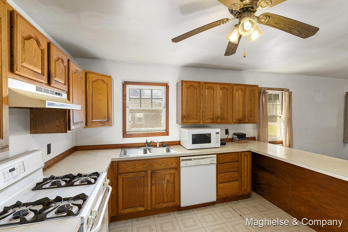 5485 Johnson Road Greenville, MI 48838 - Photo 3 of 20 IMG_1006