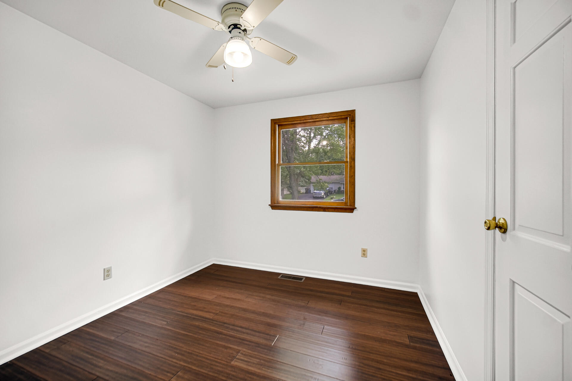 433 Nantucket Road Valparaiso, IN 46385 - Photo 17 of 24 1920x1280