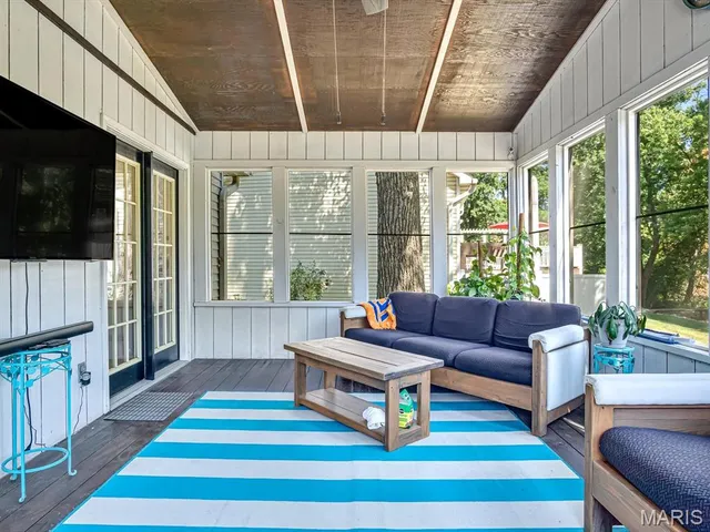 $250,000 | 208 Loretta Lane, Godfrey, IL 62035