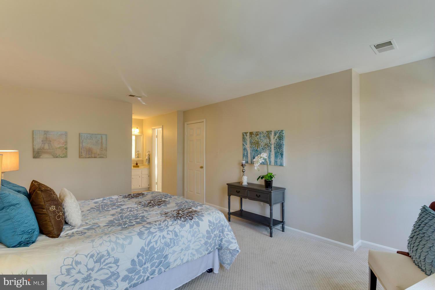 7048 Arbor Lane McLean, VA 22101 - Photo 21 of 30 Bedroom (Master)