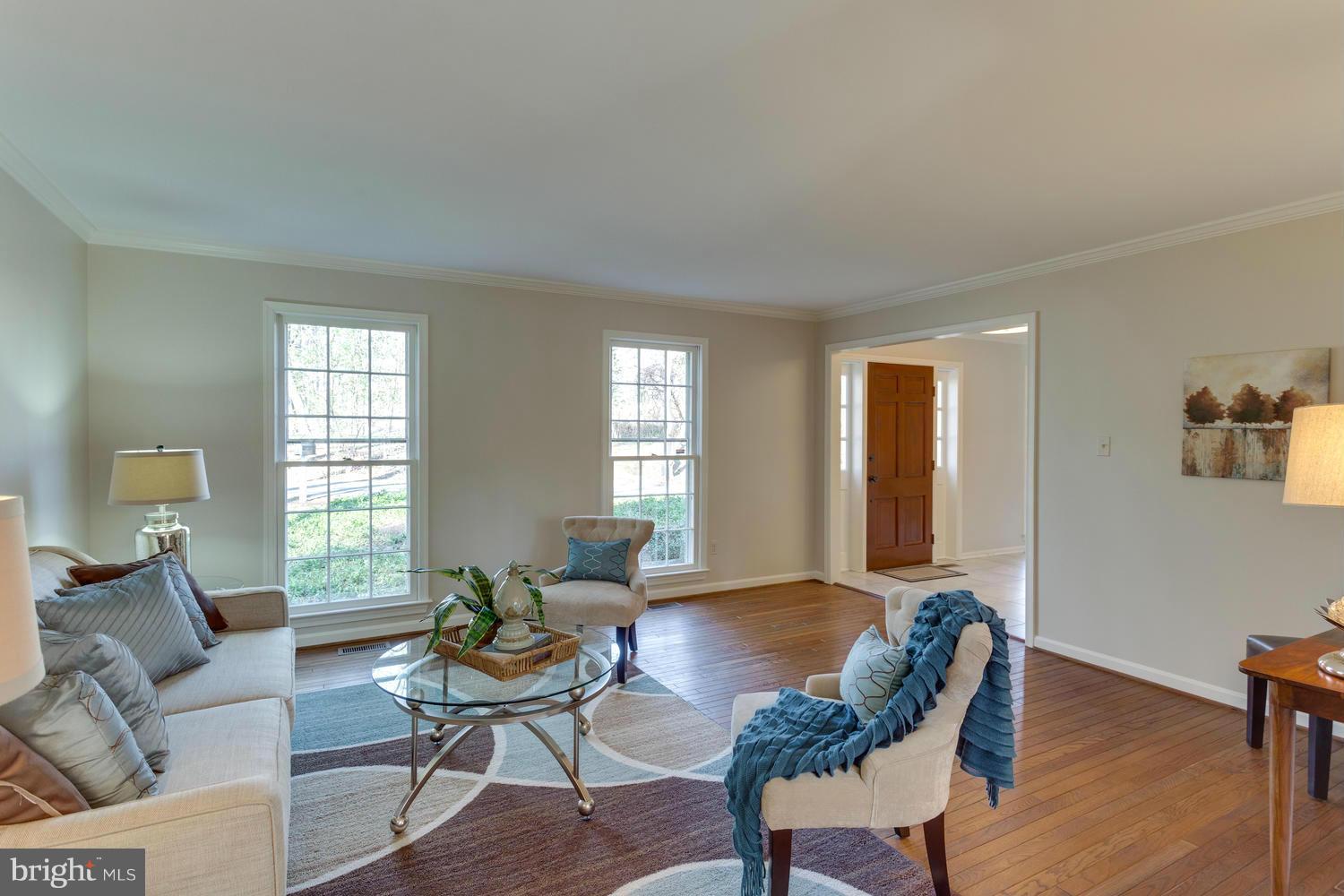 7048 Arbor Lane McLean, VA 22101 - Photo 5 of 30 Living Room