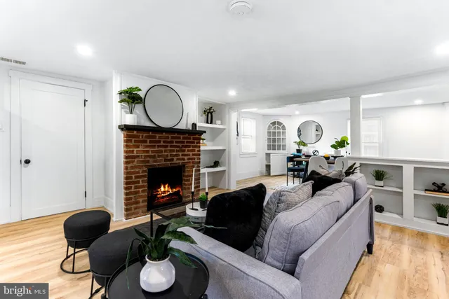 $2,200 | 3268 Main Street, Manchester, MD 21102