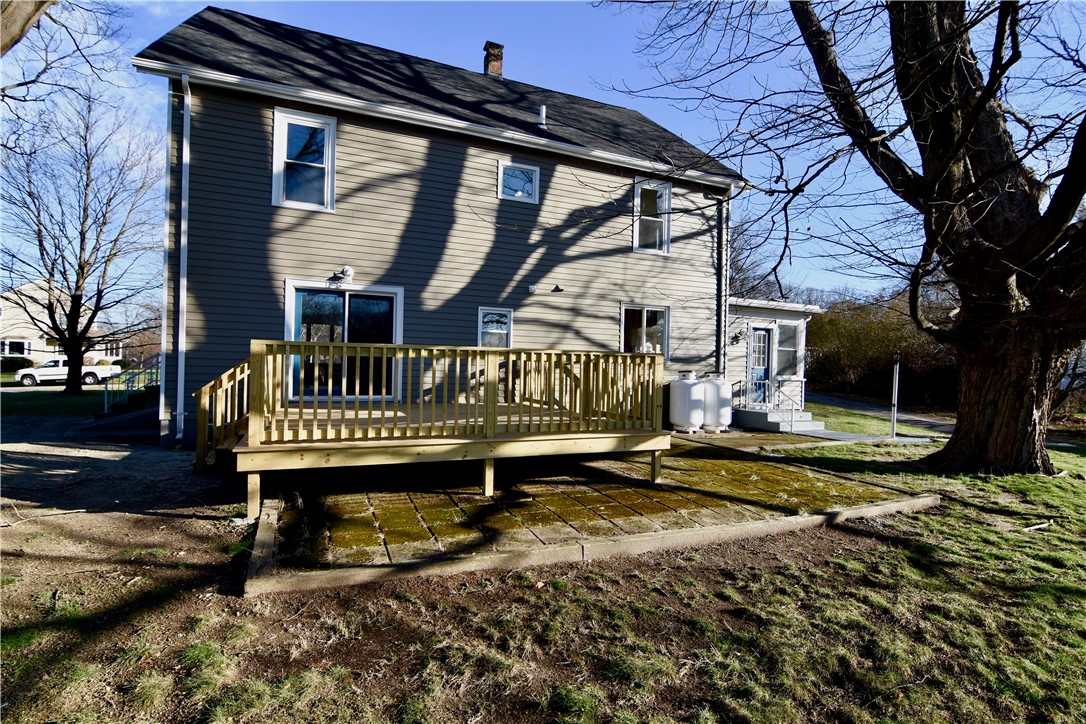 584 Bound Road Woonsocket, RI 02895 - Photo 4 of 35