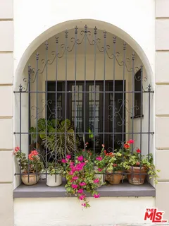 a view of entryway with front door
