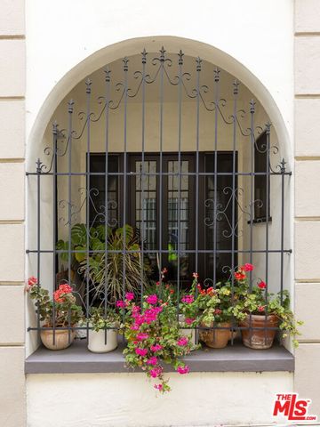 a view of entryway with front door