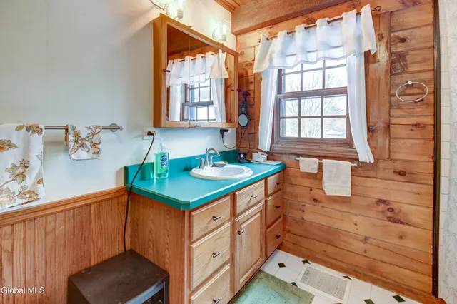 $350,000 | 253 County Highway 102, Gloversville, NY 12078