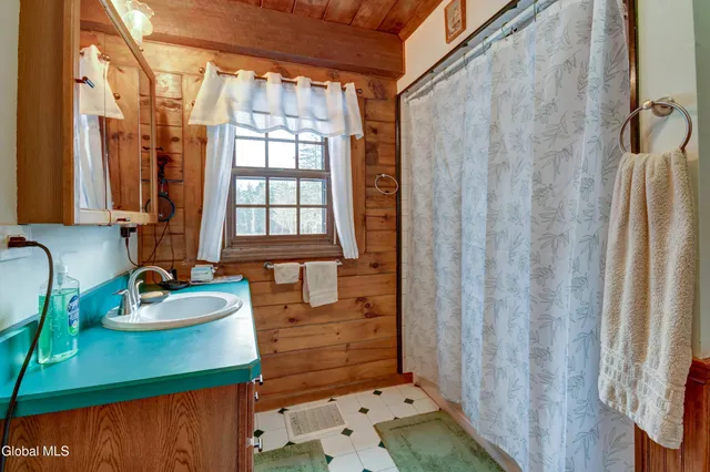 $350,000 | 253 County Highway 102, Gloversville, NY 12078