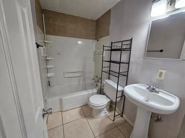 $800 | 2011 35th Street, Lubbock, TX 79412