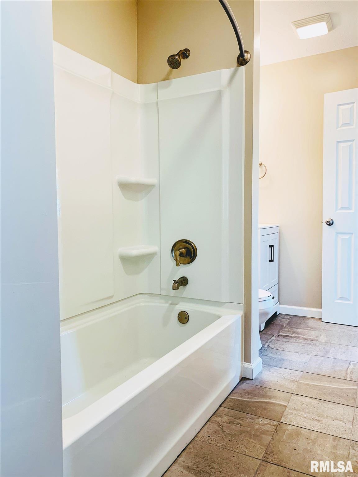 108 Pearl Circle Washington, IL 61571 - Photo 3 of 10 Gallery Image 3