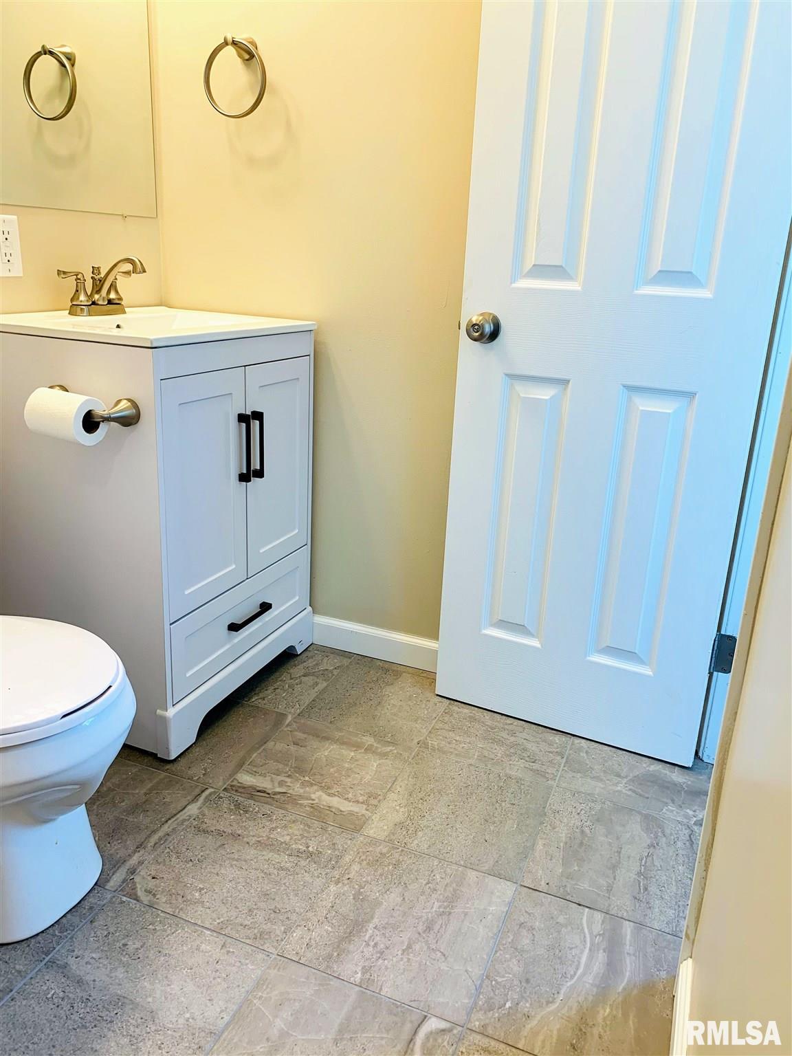 108 Pearl Circle Washington, IL 61571 - Photo 4 of 10 Gallery Image 4