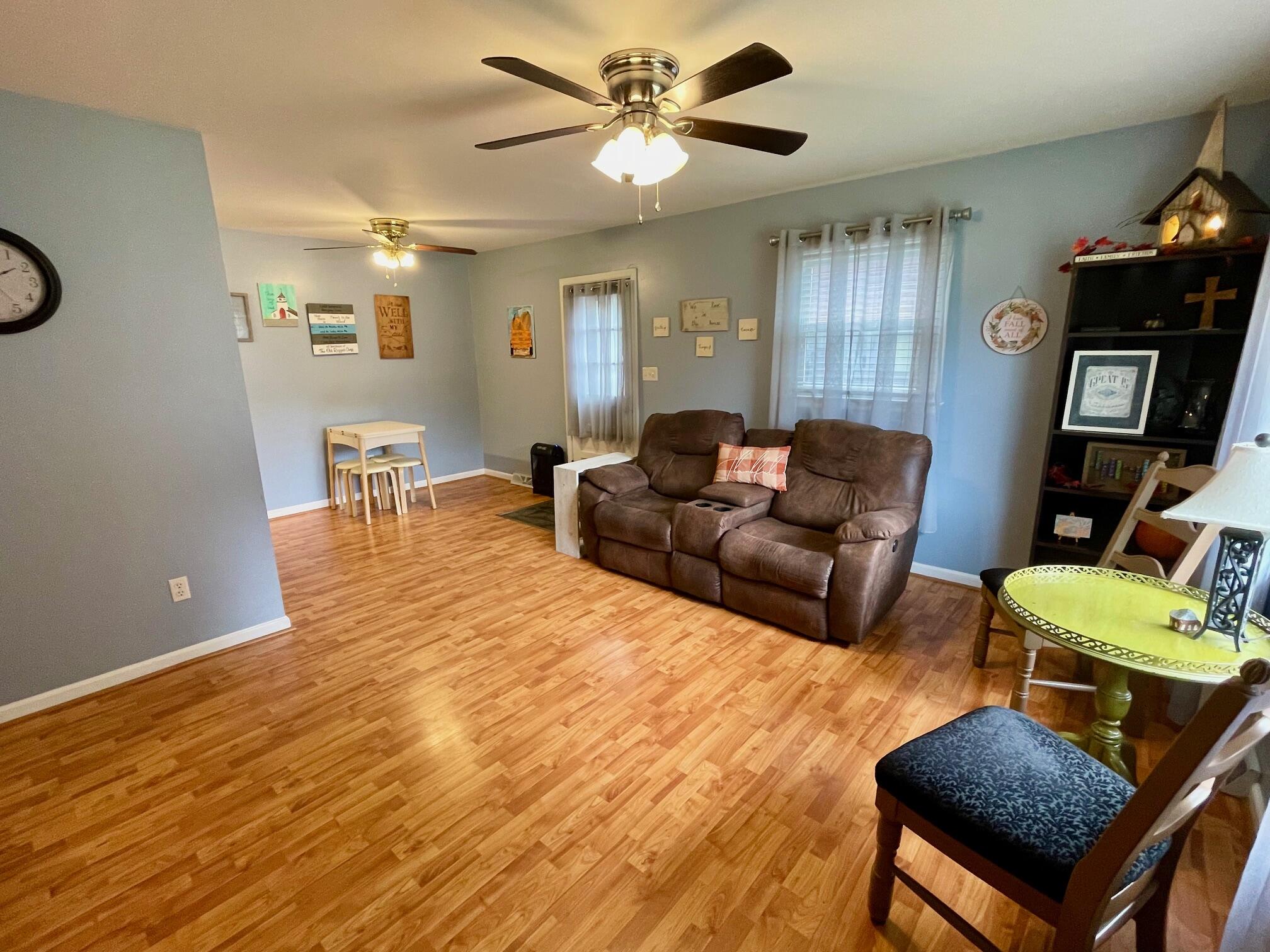 528 Holiday Road Vinton, VA 24179 - Photo 3 of 24 IMG_1795