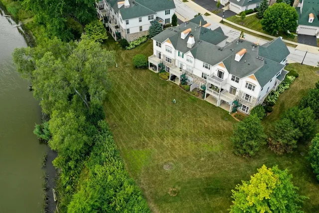 $3,700 | 473 Bay Tree Circle, Vernon Hills, IL 60061