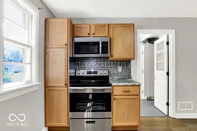 $179,900 | 11155 East 10th Street, Indianapolis, IN 46229